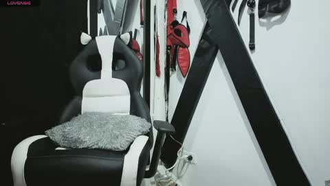 alisse_xx online show from April 2, 11:35 pm