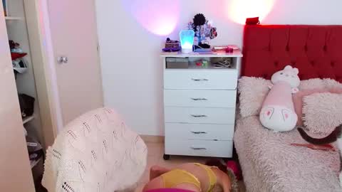 alissesallie_ online show from November 28, 12:08 pm