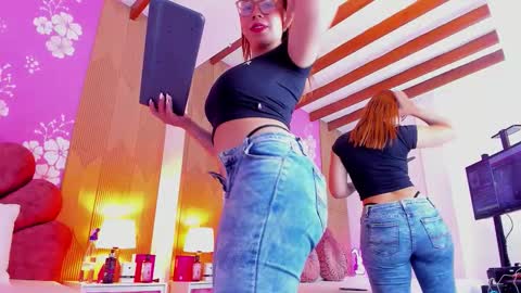 Snapshot of alissonpeach01 chatting on October 3, 1:52 pm alissonpeach01 online show from October 3, 1:52 pm