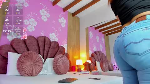 Snapshot of alissonpeach01 chatting on November 24, 2:06 pm alissonpeach01 online show from November 24, 2:06 pm