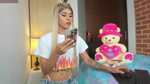 Snapshot of alissoondream_ chatting on February 23, 6:49 pm alisson online show from February 23, 6:49 pm