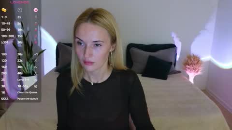 alisssarose online show from October 18, 8:42 pm