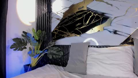   online show from April 23, 7:27 pm