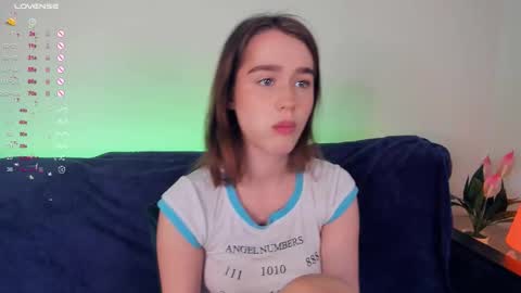 Snapshot of alivialovely chatting on October 4, 9:18 am Alivia online show from October 4, 9:18 am