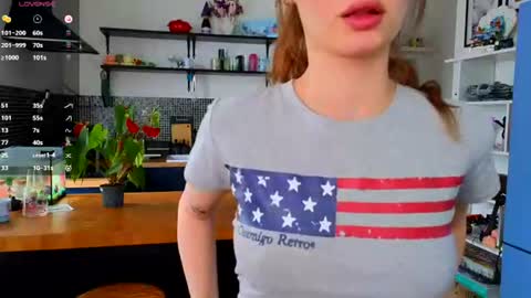Snapshot of aliviawithlove chatting on June 16, 8:39 am Alivia online show from June 16, 8:39 am