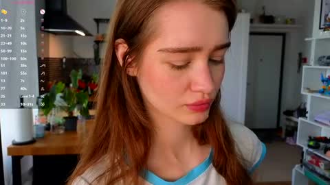 Snapshot of aliviawithlove chatting on June 19, 10:41 am Alivia online show from June 19, 10:41 am