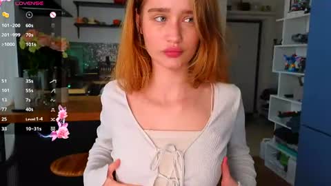 Snapshot of aliviawithlove chatting on July 25, 9:40 am Alivia online show from July 25, 9:40 am
