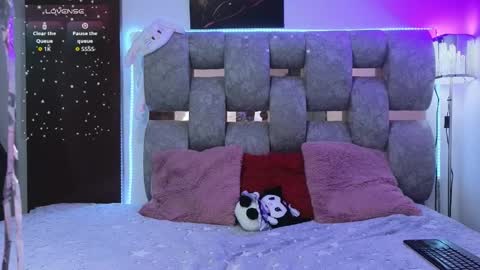 alix_kitty_ online show from March 28, 10:20 pm