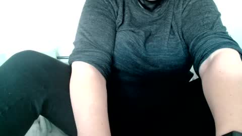 Snapshot of alize82 chatting on April 17, 6:05 am Marley online show from April 17, 6:05 am