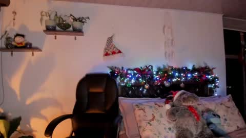Snapshot of alizmarias chatting on December 27, 10:48 pm Andrea..... online show from December 27, 10:48 pm