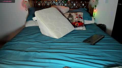 Andrea..... online show from December 3, 11:25 pm