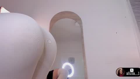 Snapshot of alizza_ chatting on June 11, 11:52 am alizza_ online show from June 11, 11:52 am