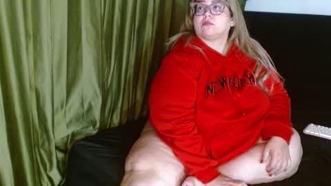 Snapshot of allegra_ferragamo chatting on December 21, 6:09 am Ale online show from December 21, 6:09 am