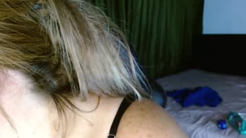 Snapshot of allegra_ferragamo chatting on December 26, 5:15 am Ale online show from December 26, 5:15 am