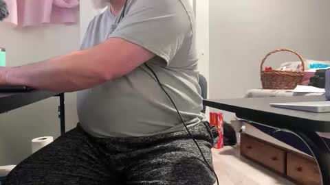 Allergictolove online show from February 20, 4:18 pm