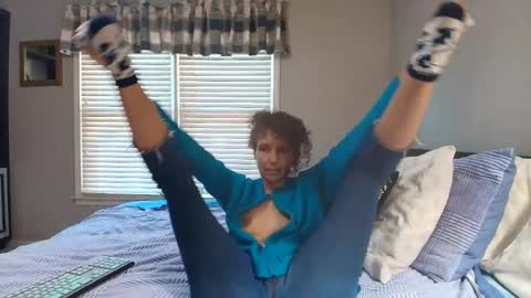 Snapshot of allgood4u chatting on October 23, 9:24 pm wishlist on bio online show from October 23, 9:24 pm