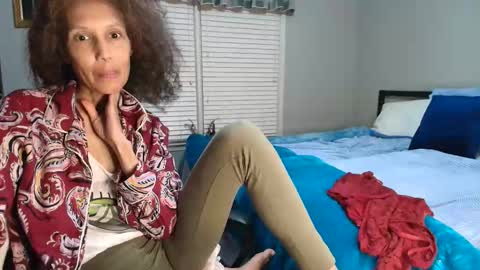 Snapshot of allgood4u chatting on October 31, 12:00 am wishlist on bio online show from October 31, 12:00 am