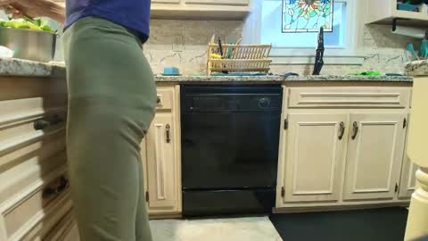 Snapshot of allgood4u chatting on January 17, 9:29 pm wishlist on bio online show from January 17, 9:29 pm