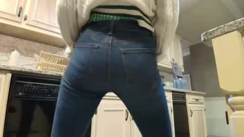 Snapshot of allgood4u chatting on March 12, 6:36 pm wishlist on bio online show from March 12, 6:36 pm