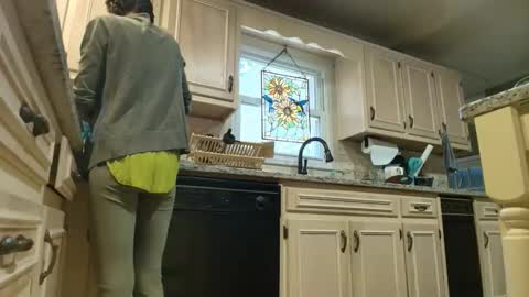 Snapshot of allgood4u chatting on March 18, 5:27 pm wishlist on bio online show from March 18, 5:27 pm