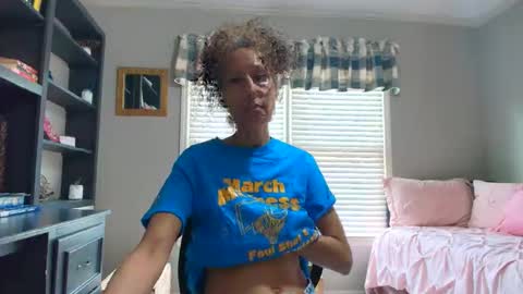 Snapshot of allgood4u chatting on March 20, 9:52 pm wishlist on bio online show from March 20, 9:52 pm