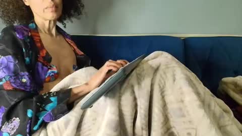 Snapshot of allgood4u chatting on April 1, 4:35 am wishlist on bio online show from April 1, 4:35 am