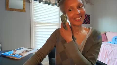 Snapshot of allgood4u chatting on April 6, 10:33 pm wishlist on bio online show from April 6, 10:33 pm