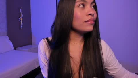 A L L I E online show from April 8, 2:33 am