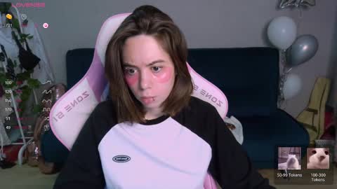 Snapshot of allie_hazie chatting on March 7, 1:20 am alice online show from March 7, 1:20 am