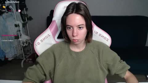 Snapshot of allie_hazie chatting on October 4, 11:03 pm alice online show from October 4, 11:03 pm