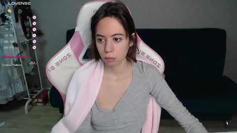 Snapshot of allie_hazie chatting on October 13, 12:43 am alice online show from October 13, 12:43 am