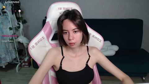 Snapshot of allie_hazie chatting on October 31, 12:33 am alice online show from October 31, 12:33 am