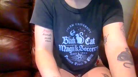 alliebearx online show from November 14, 5:33 pm