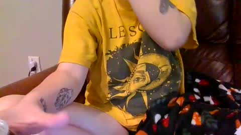 alliebearx online show from January 8, 5:32 am