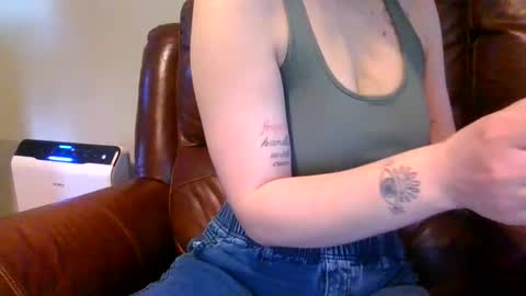 Snapshot of alliebearx chatting on February 28, 6:53 pm alliebearx online show from February 28, 6:53 pm