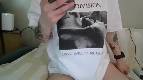 alliebearx online show from April 12, 6:46 pm