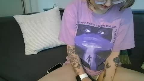 alliebearx online show from June 13, 3:26 am