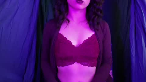 Snapshot of alliebells1 chatting on February 3, 7:52 pm alliebells1 online show from February 3, 7:52 pm