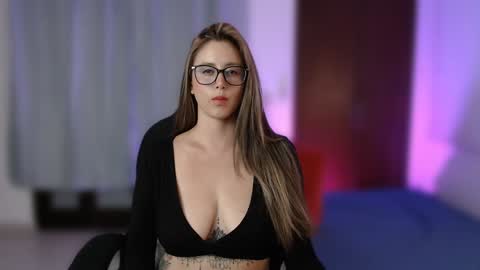 Snapshot of allieemod chatting on February 9, 3:53 am allieemod online show from February 9, 3:53 am