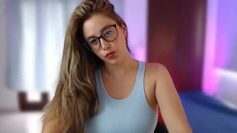 Snapshot of allieemod chatting on February 10, 8:00 pm allieemod online show from February 10, 8:00 pm