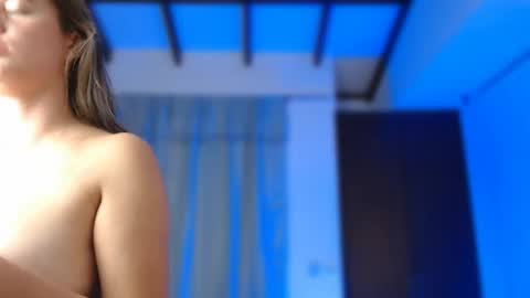 Snapshot of allieemod chatting on March 5, 4:45 am allieemod online show from March 5, 4:45 am