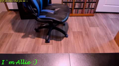 Snapshot of alliekat62 chatting on December 29, 10:25 pm Allie online show from December 29, 10:25 pm