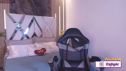 Snapshot of allison_parker1_ chatting on November 15, 12:02 pm allison_parker1_ online show from November 15, 12:02 pm