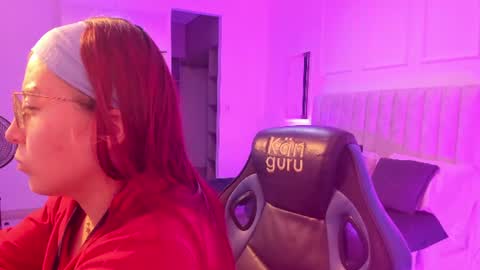 Snapshot of allisonlove_88 chatting on July 19, 3:32 am ALLISON online show from July 19, 3:32 am