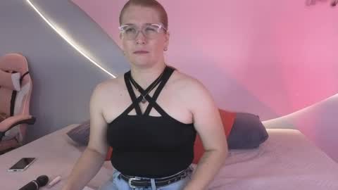Snapshot of allisonroberts_ chatting on May 2, 11:48 am Alli online show from May 2, 11:48 am