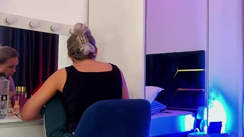 Snapshot of allisonsweetie chatting on July 27, 12:34 pm AllisonSweetie online show from July 27, 12:34 pm