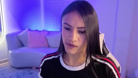 Snapshot of allisson_a chatting on December 16, 3:33 am Allisson online show from December 16, 3:33 am