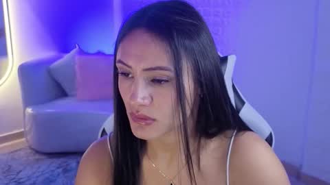 Snapshot of allisson_a chatting on December 17, 3:23 am Allisson online show from December 17, 3:23 am