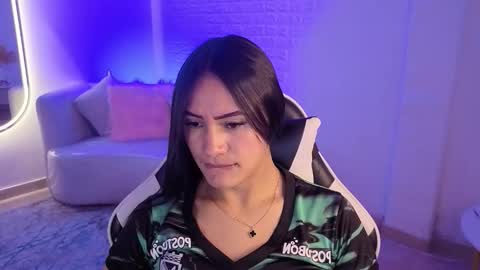 Snapshot of allisson_a chatting on December 18, 4:29 am Allisson online show from December 18, 4:29 am