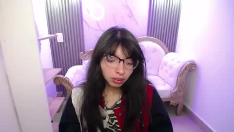 Snapshot of alllyson_ chatting on June 4, 8:04 pm alison online show from June 4, 8:04 pm